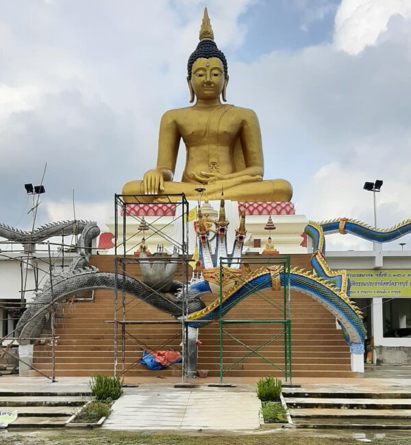 Buddha and nagar statue Chat Pa Wai